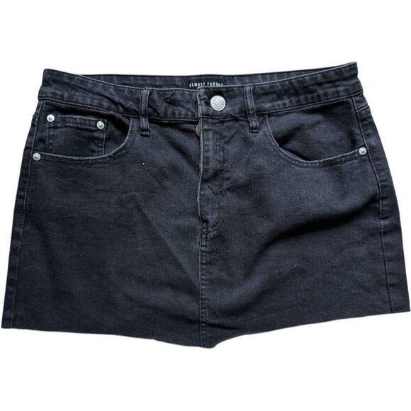 Womens Almost Famous Button Flu Black Denim Jean Mini Skirt - Sz L - Picture 1 of 1